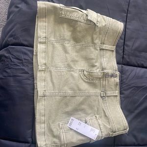 New hunter green mini skirt